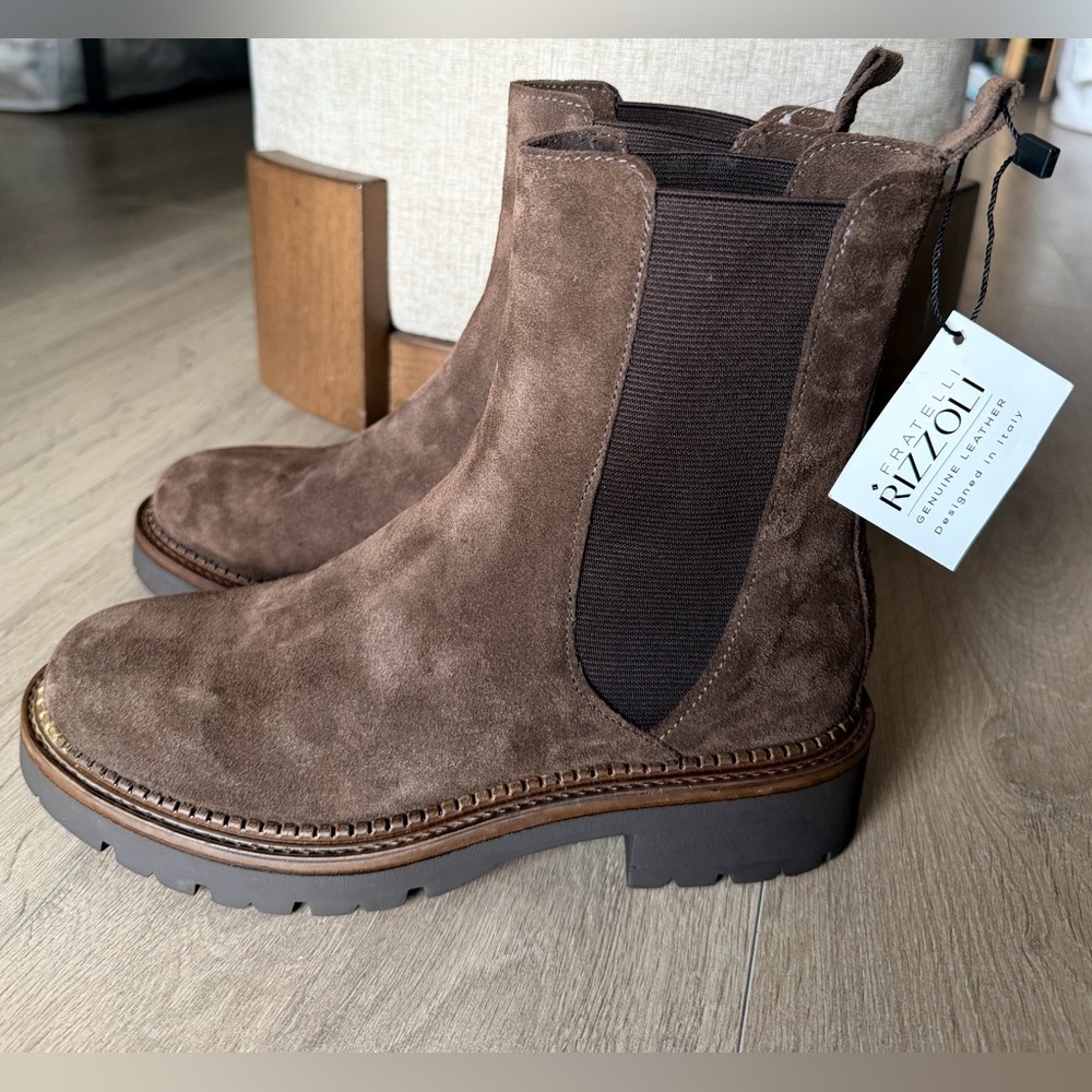 BNWT Women's Genuine Leather Italian Suede Chelsea Boots - Size 6.5 - Picture 2 of 8